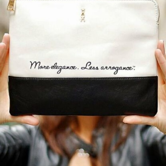 Le Motto - 'More Elegance, Less Arrogance' Clutch - Picture 5 of 8